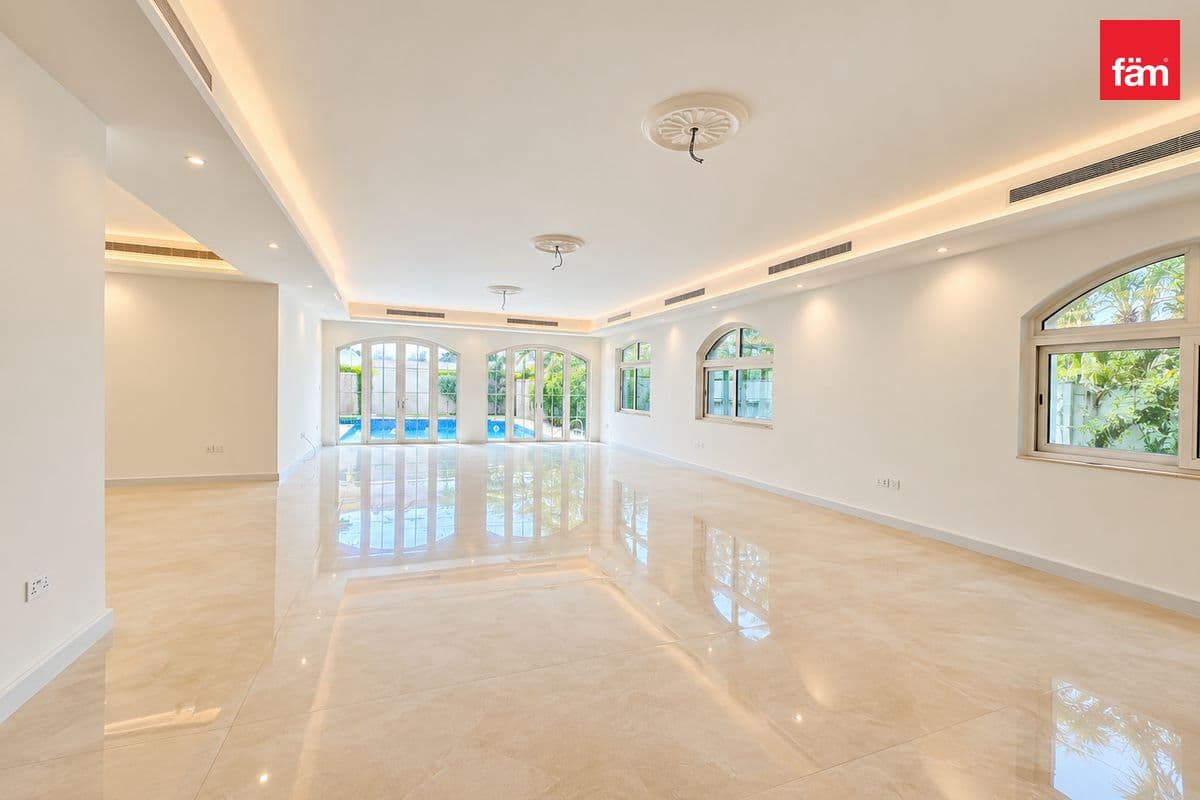 5 bedroom villa in District 2 - Jumeirah Park, photograph 2 of 20
