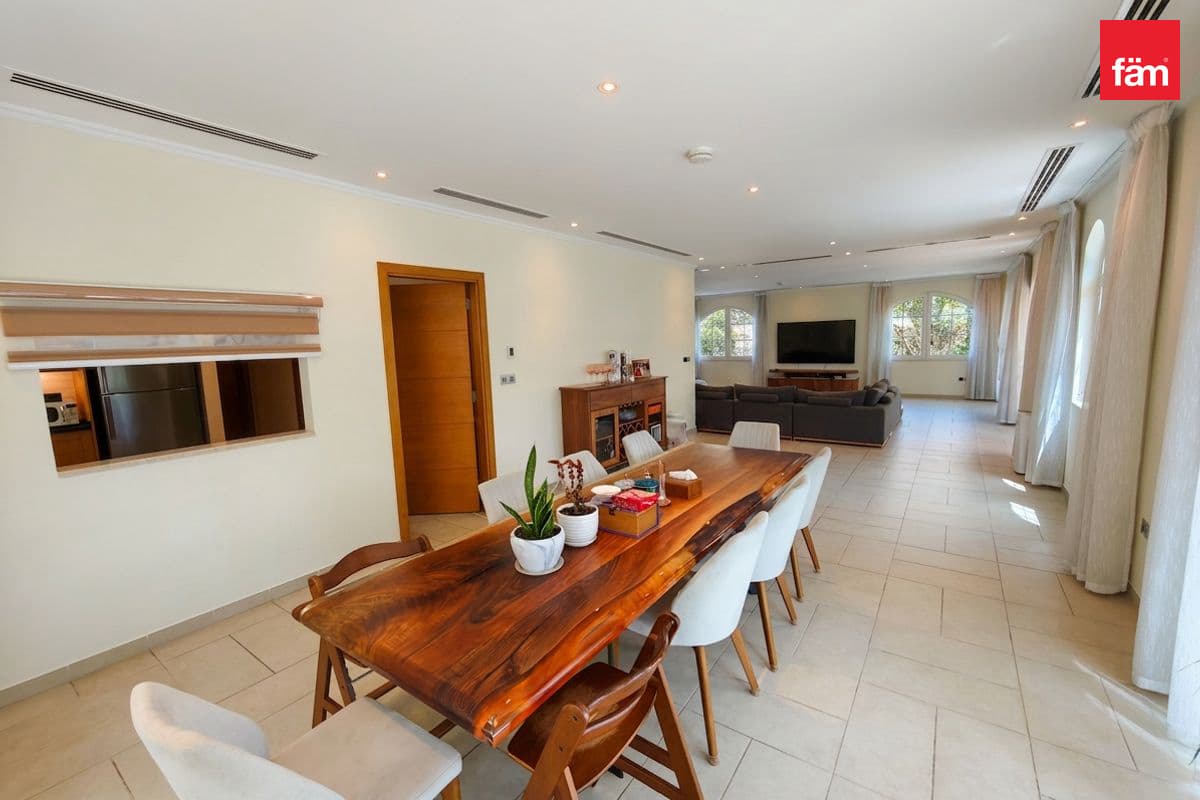 5 bedroom villa in District 2 - Jumeirah Park, photograph 8 of 20