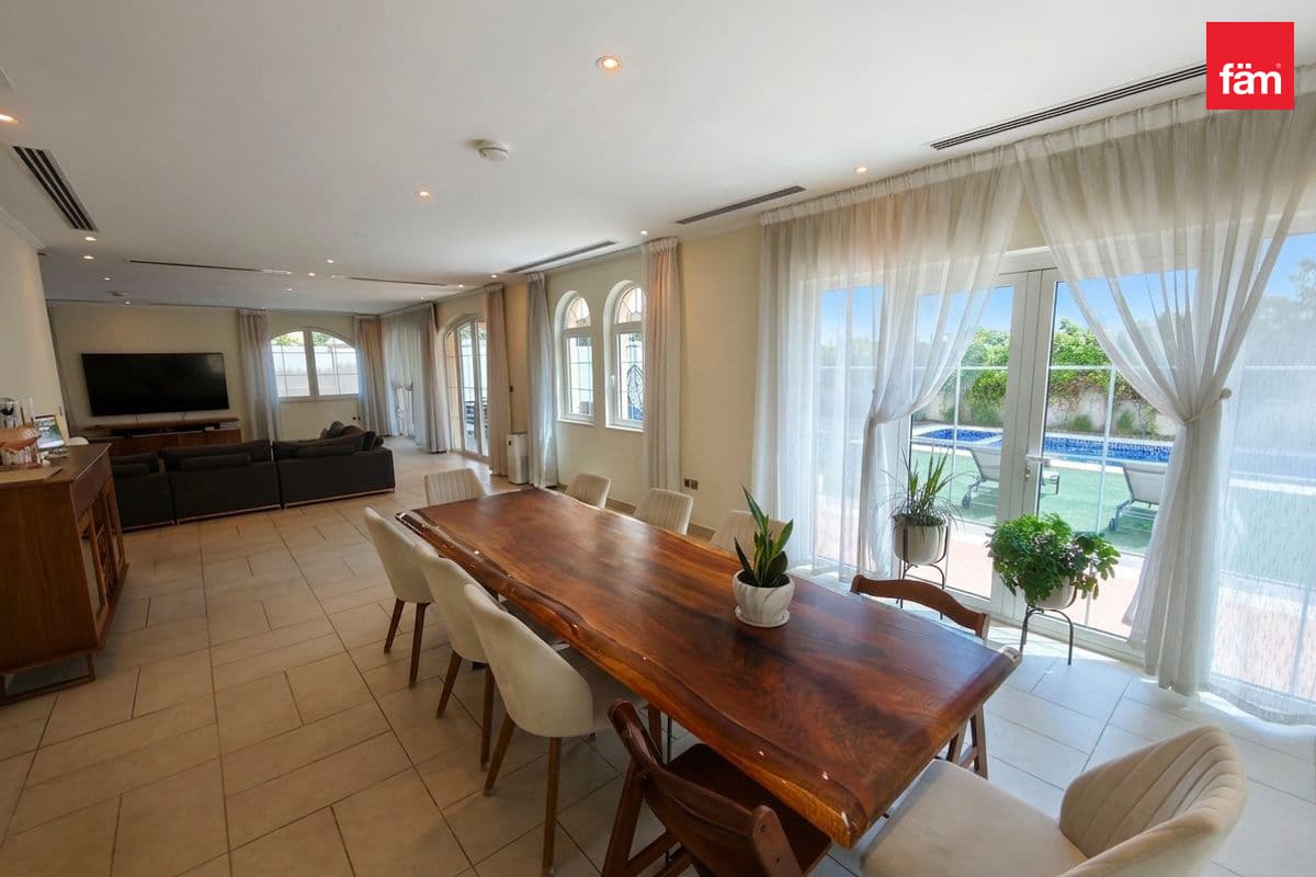 5 bedroom villa in District 2 - Jumeirah Park, photograph 9 of 20