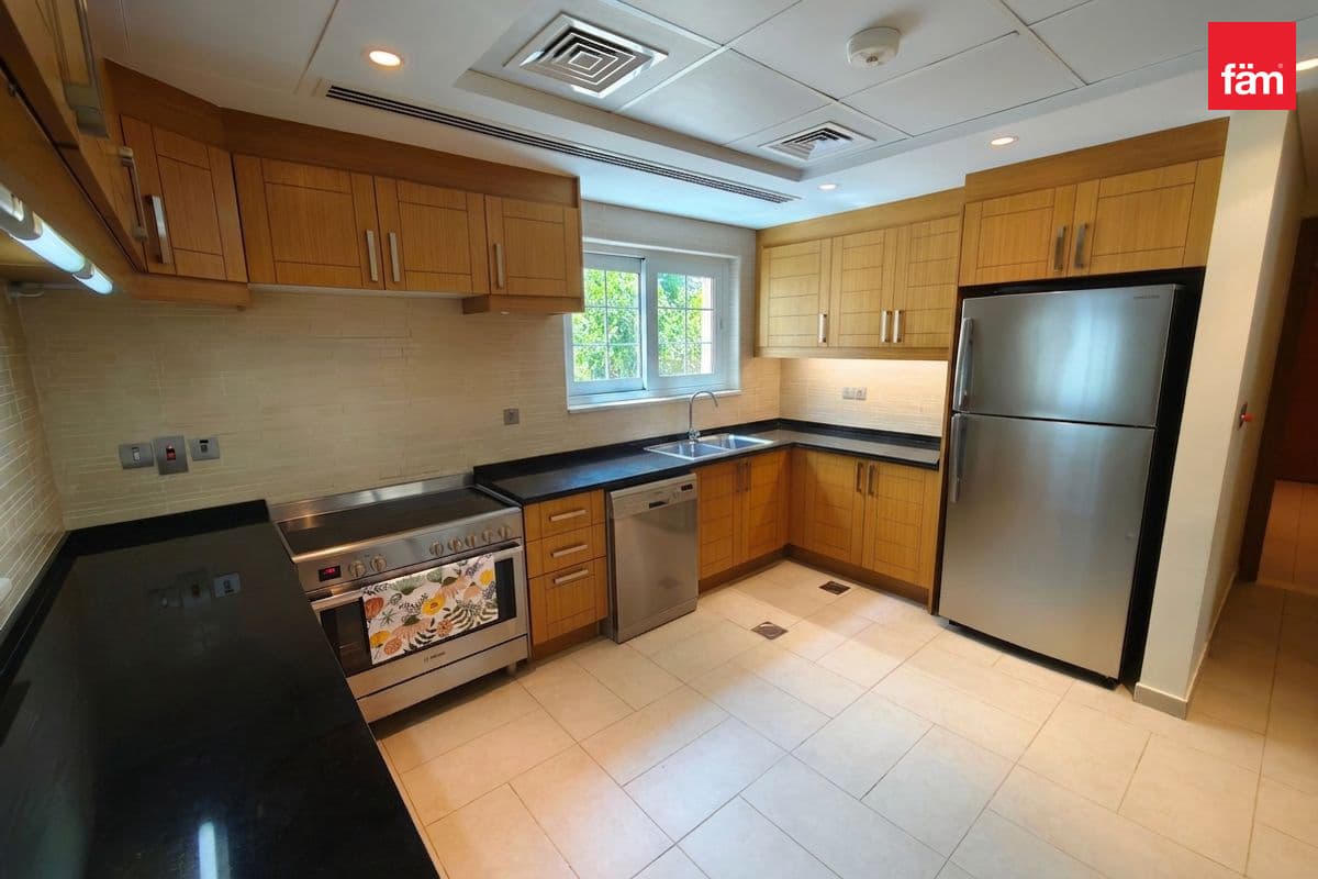 5 bedroom villa in District 2 - Jumeirah Park, photograph 12 of 20