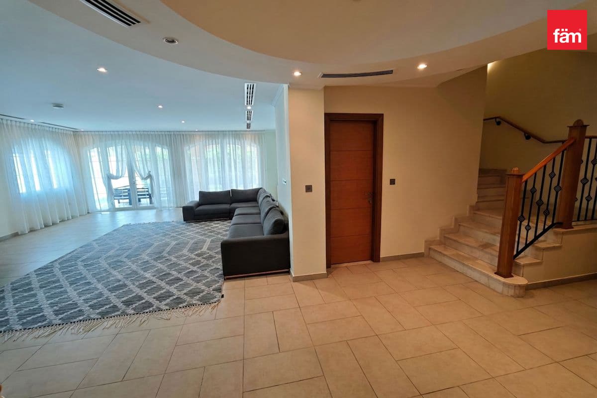 5 bedroom villa in District 2 - Jumeirah Park, photograph 13 of 20