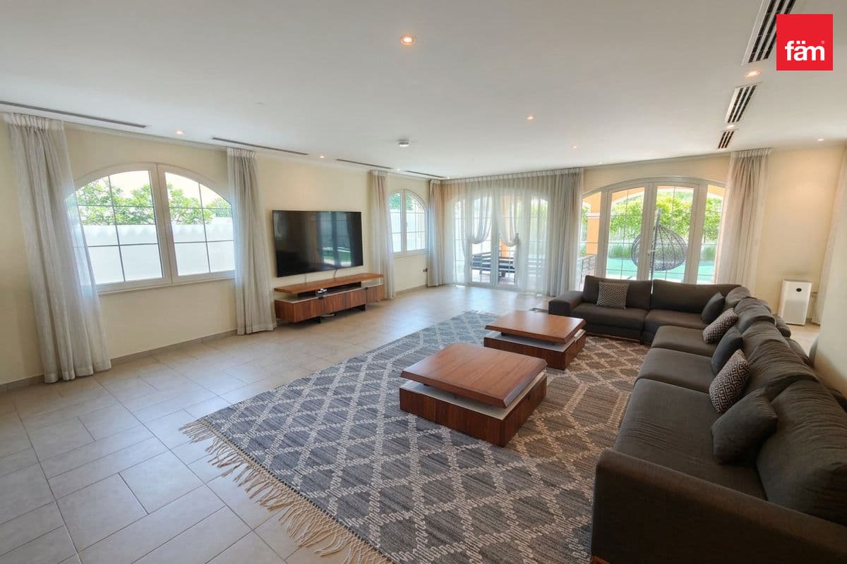 5 bedroom villa in District 2 - Jumeirah Park, photograph 5 of 20
