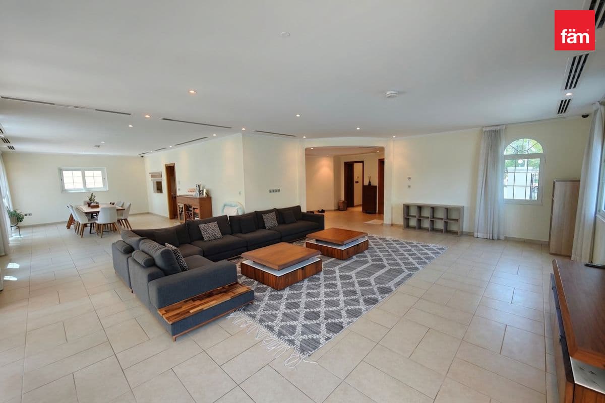 5 bedroom villa in District 2 - Jumeirah Park, photograph 7 of 20
