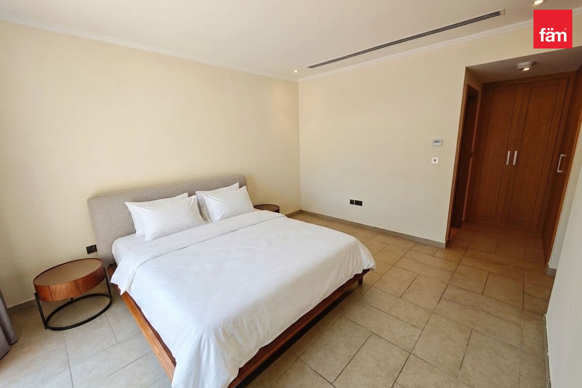 5 bedroom villa in District 2 - Jumeirah Park, photograph 16 of 20