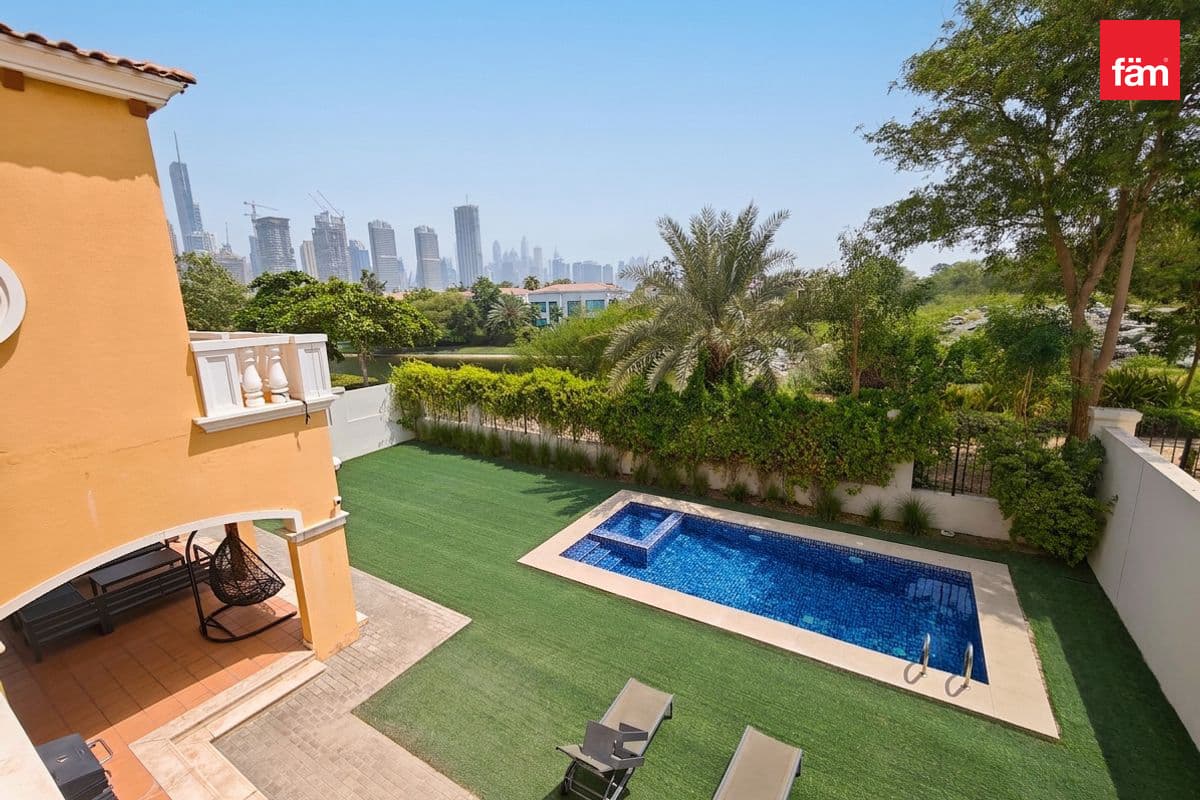 5 bedroom villa in District 2 - Jumeirah Park, photograph 18 of 20