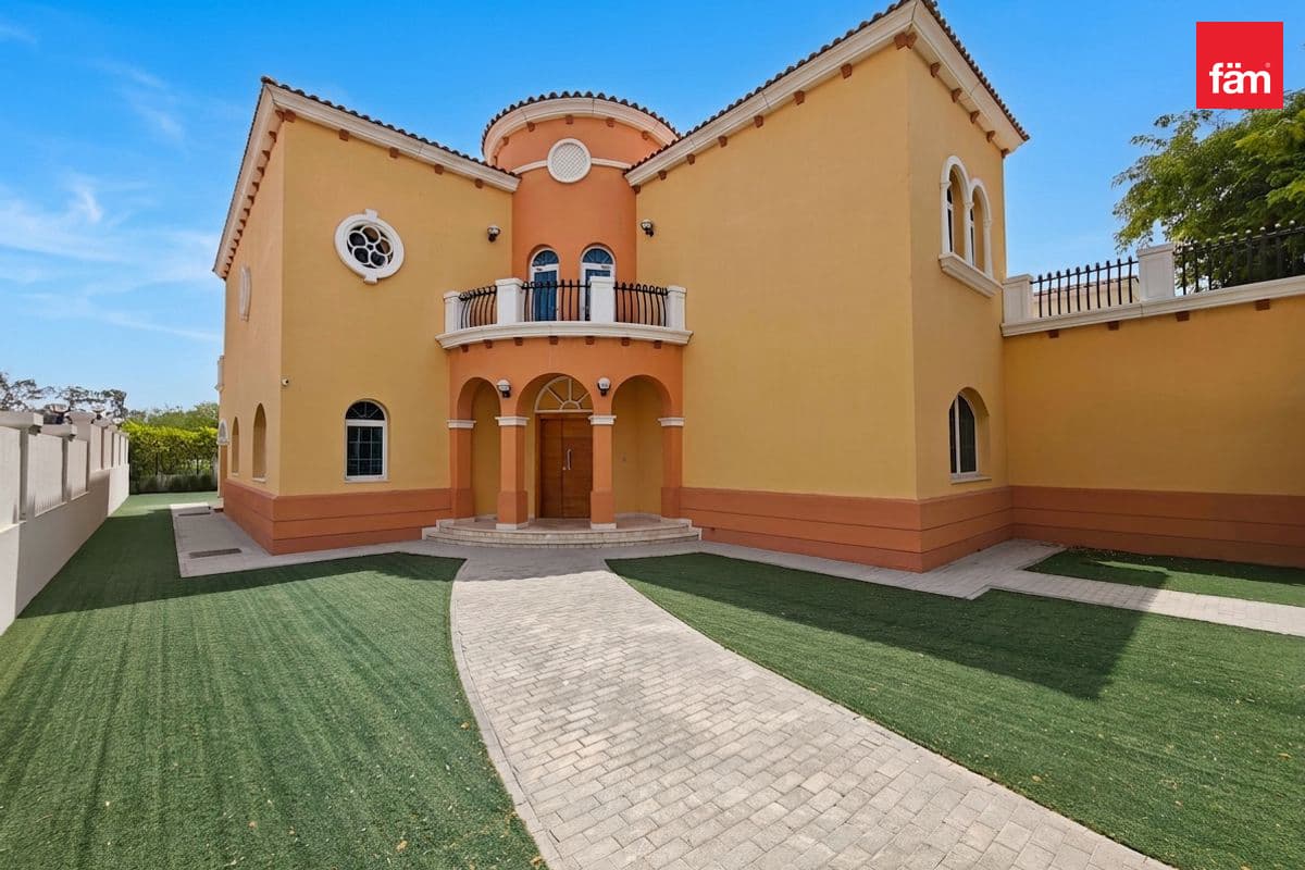 5 bedroom villa in District 2 - Jumeirah Park, photograph 3 of 20