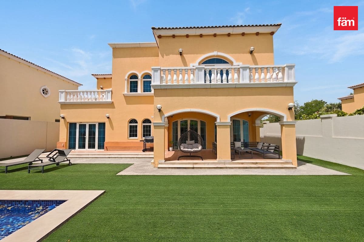5 bedroom villa in District 2 - Jumeirah Park, photograph 2 of 20