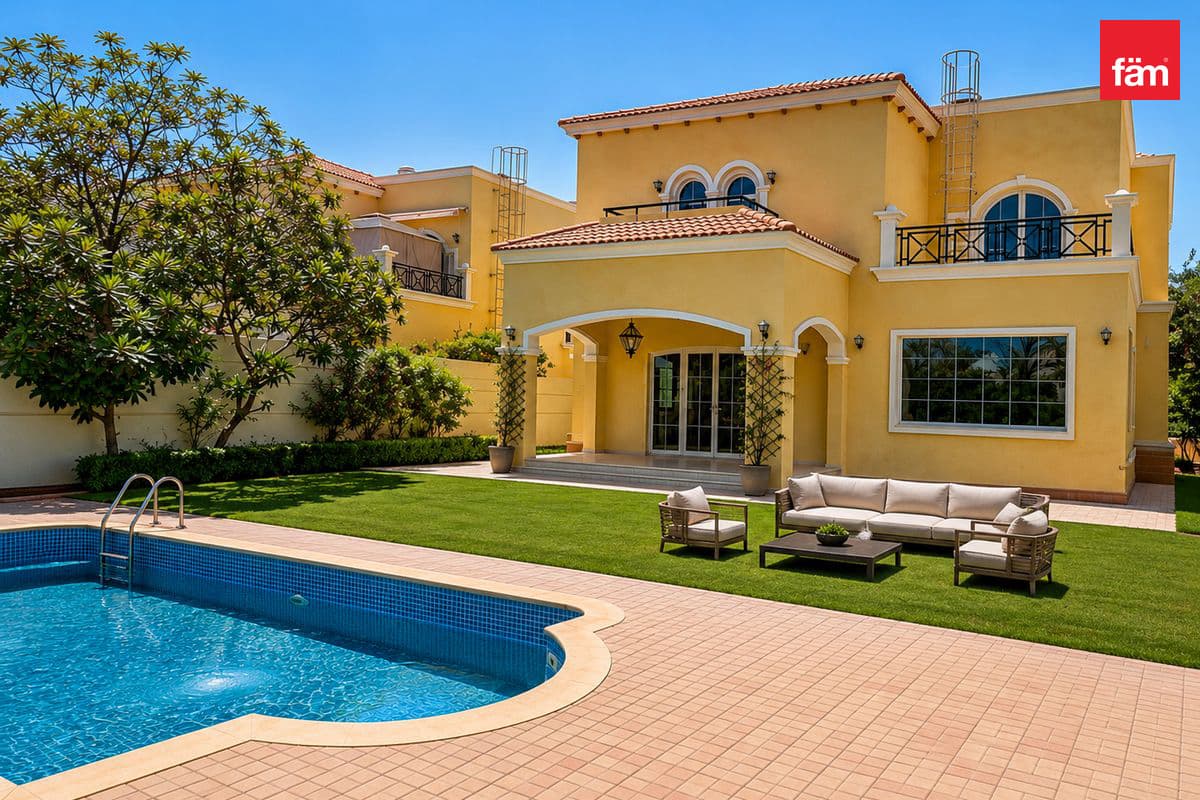 4 bedroom villa in District 4, photograph 2 of 20