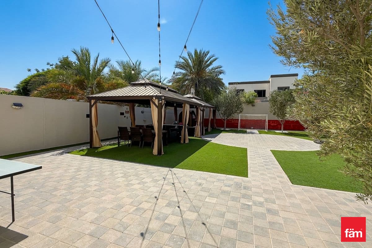 3 bedroom villa in District 5, photograph 2 of 11