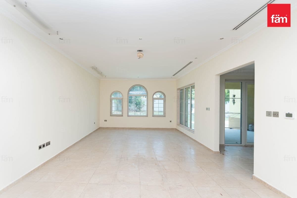 3 bedroom villa in District 5, photograph 2 of 20