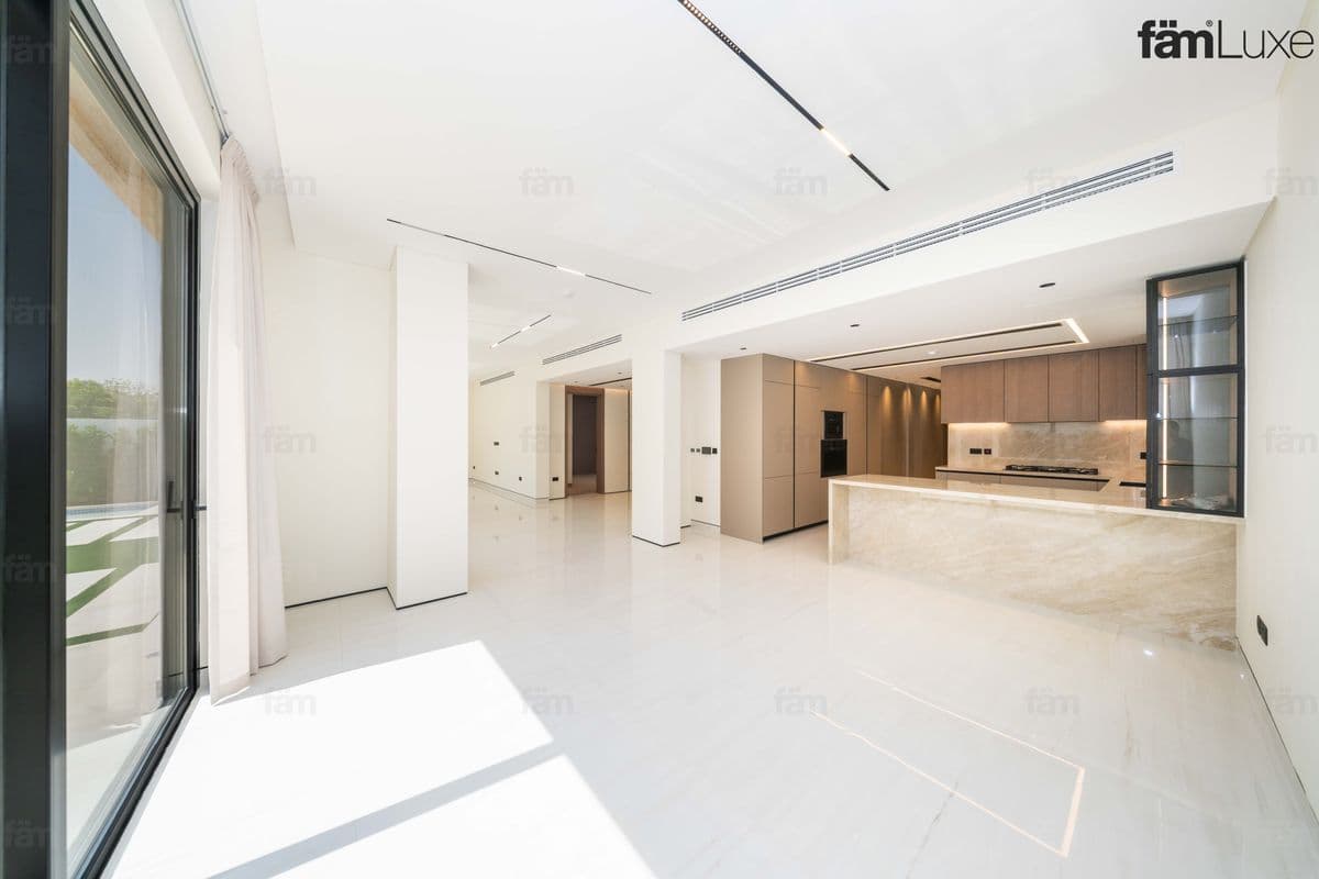 4 bedroom villa in District 6, photograph 3 of 20