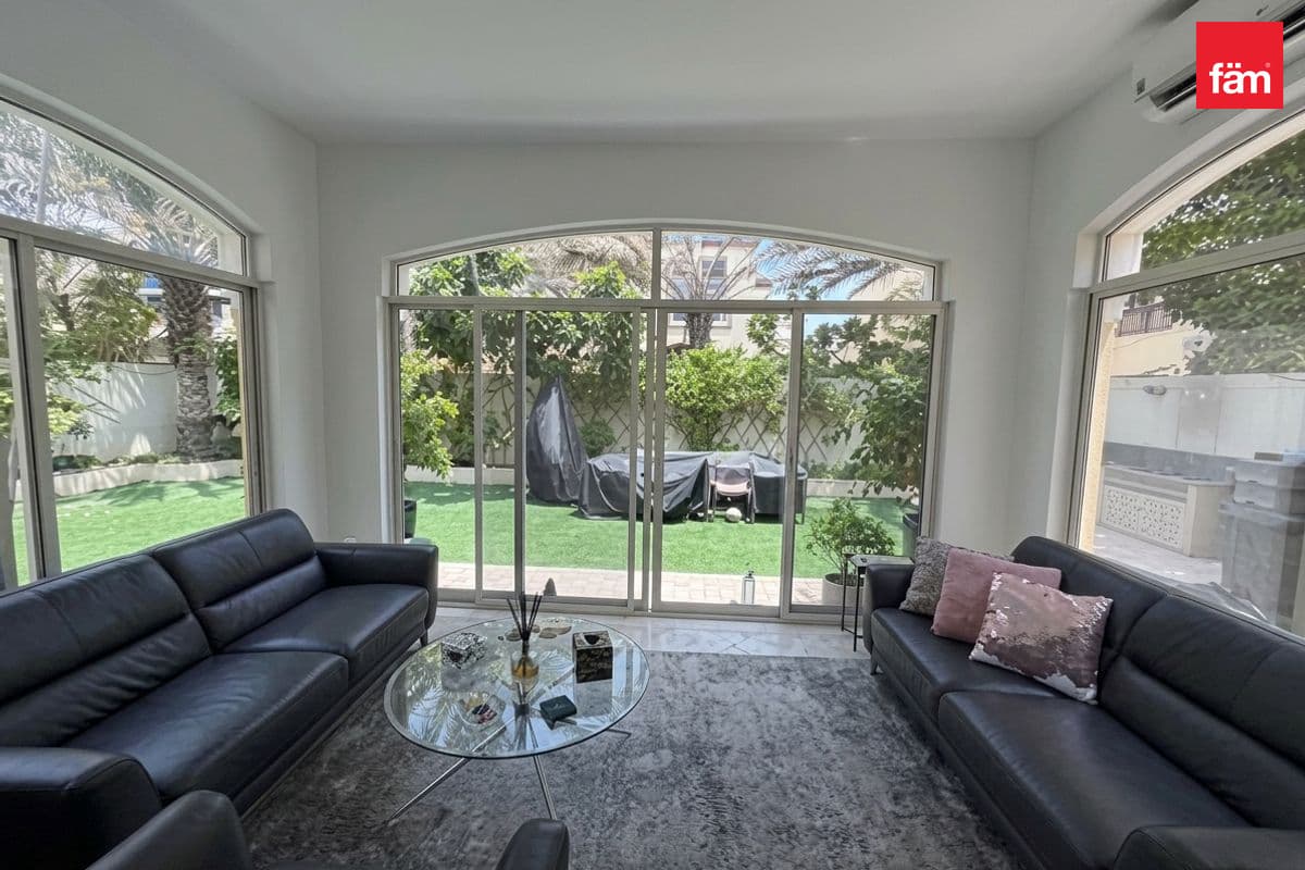 4 bedroom villa in District 7, photograph 3 of 20