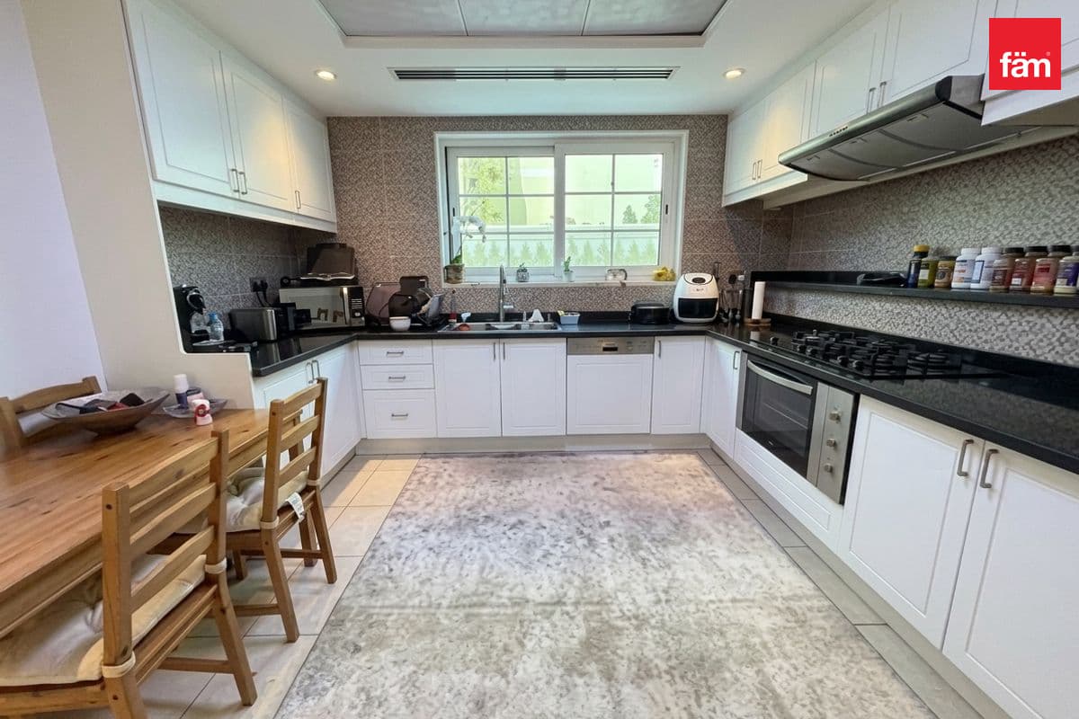 4 bedroom villa in District 7, photograph 7 of 20
