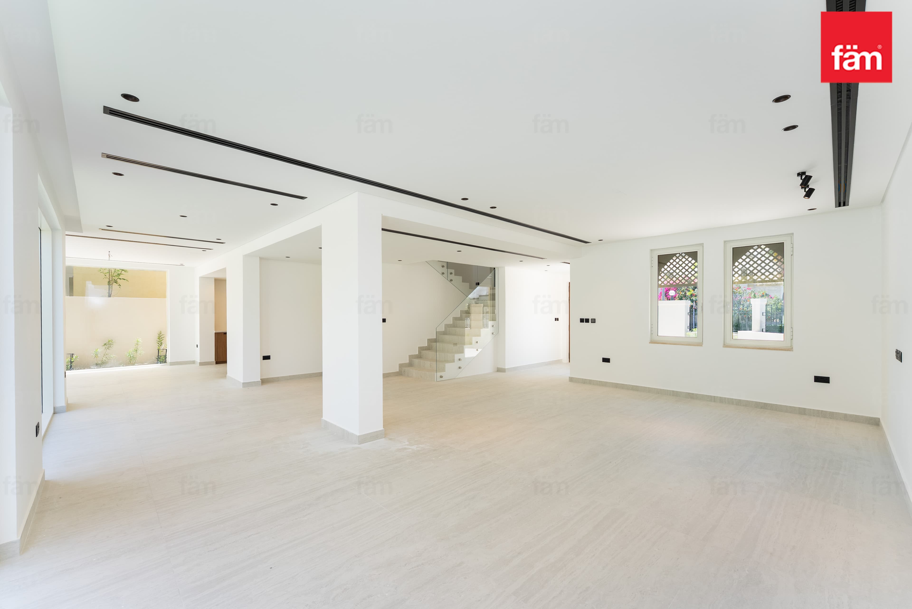 3 bedroom villa in District 8, photograph 3 of 20