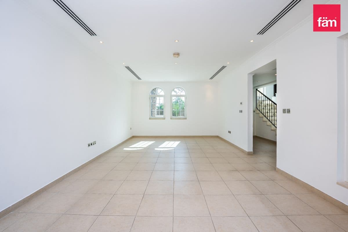 3 bedroom villa in District 8, photograph 2 of 13