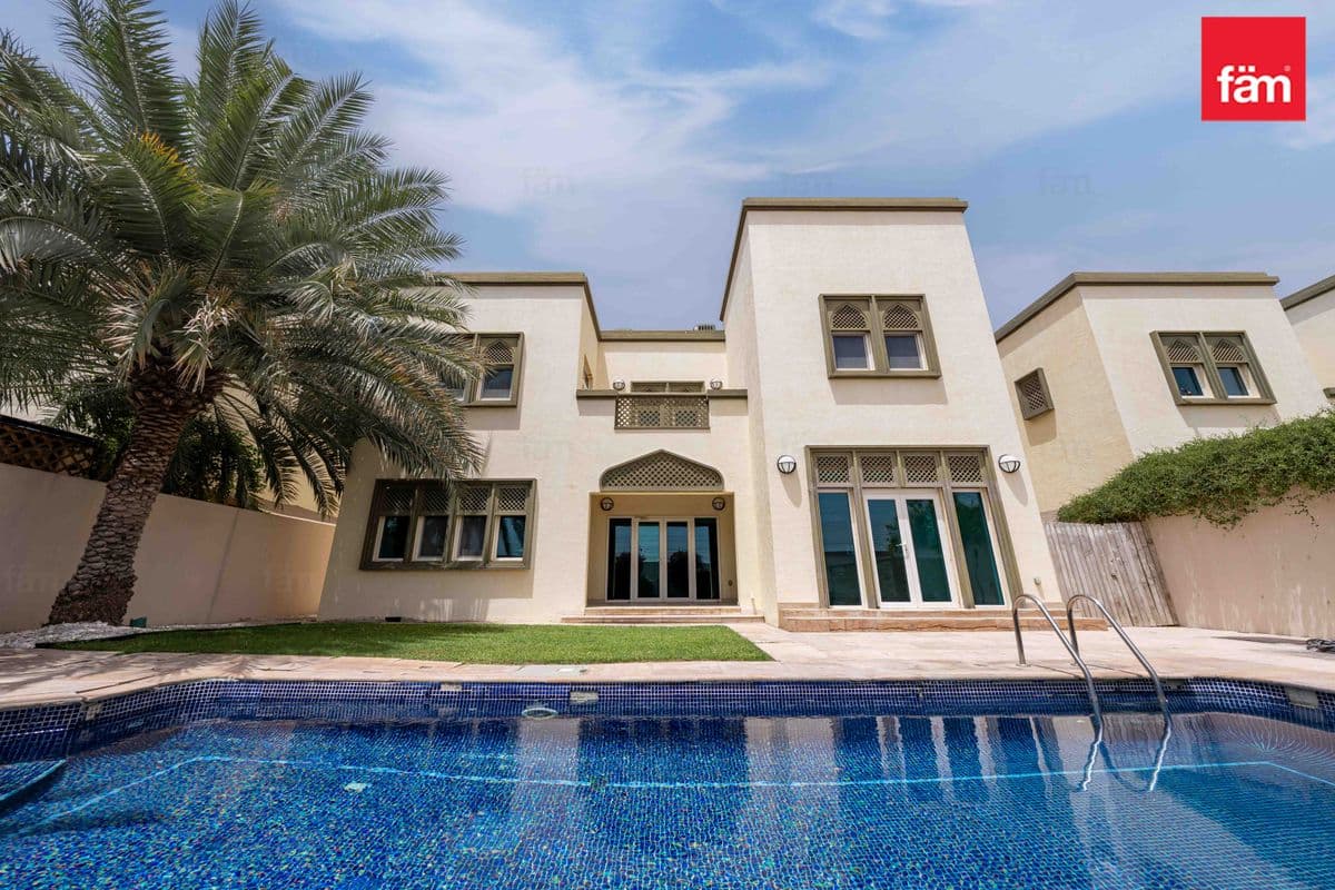 Villa in District 8