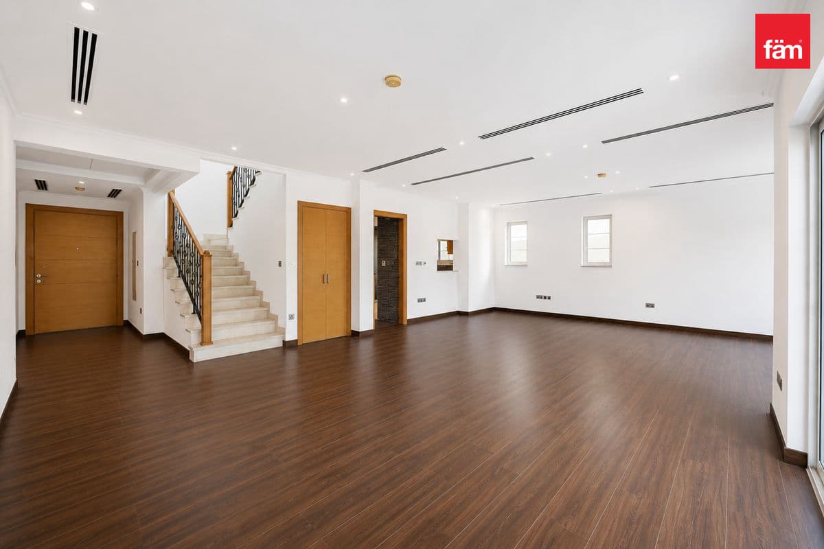 4 bedroom villa in District 8, photograph 4 of 17