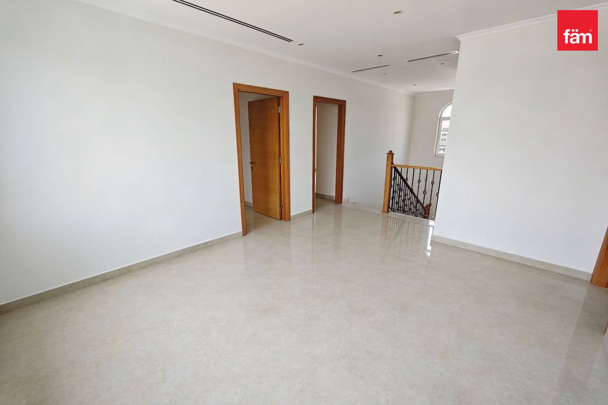 4 bedroom villa in District 8, photograph 5 of 20