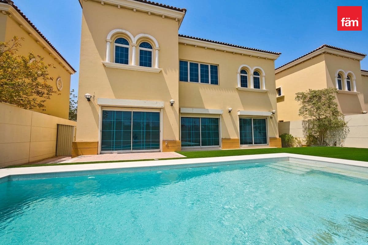 4 bedroom villa in District 8, photograph 2 of 20