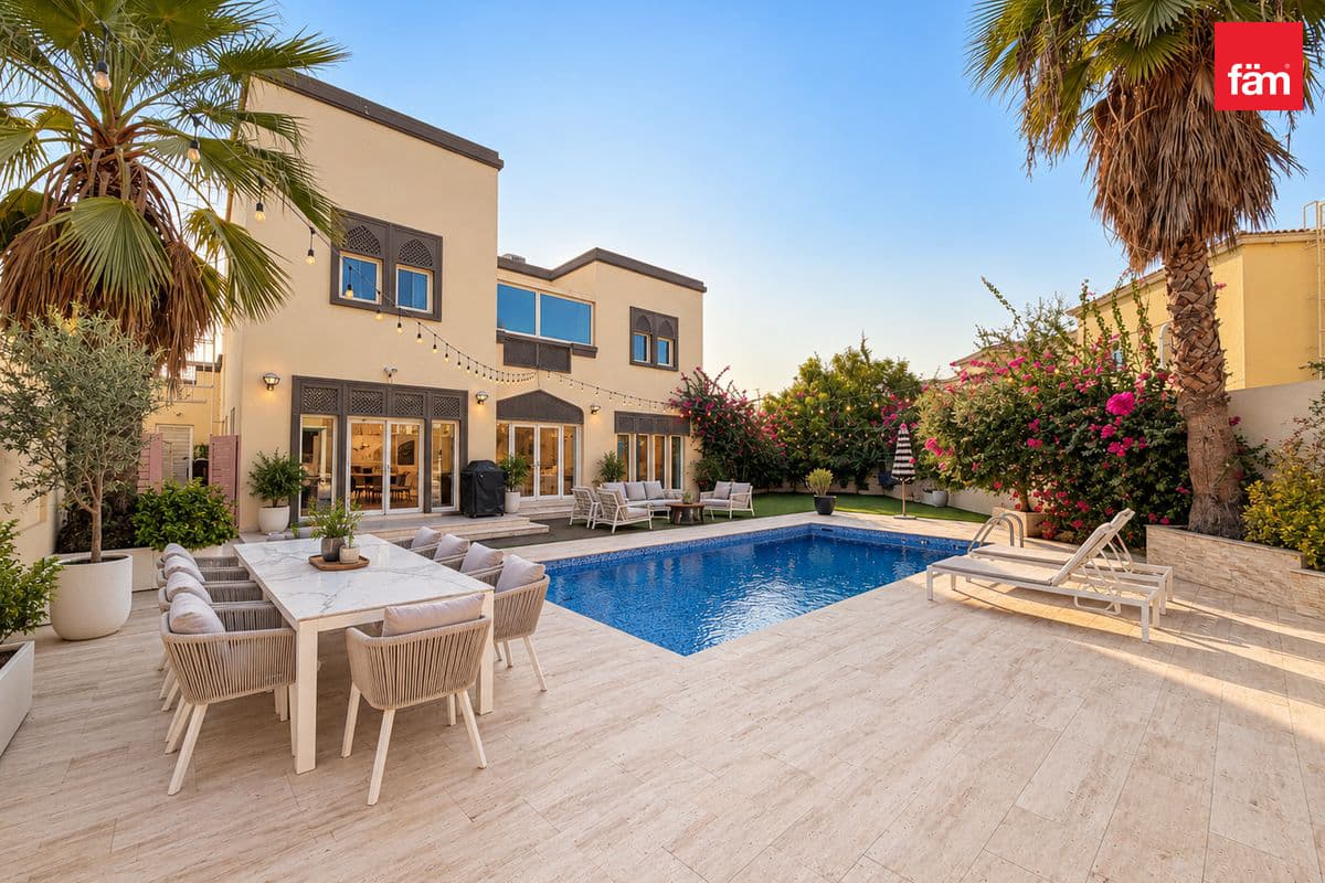 Villa in District 8