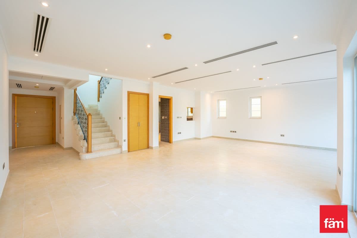 4 bedroom villa in District 8, photograph 3 of 20