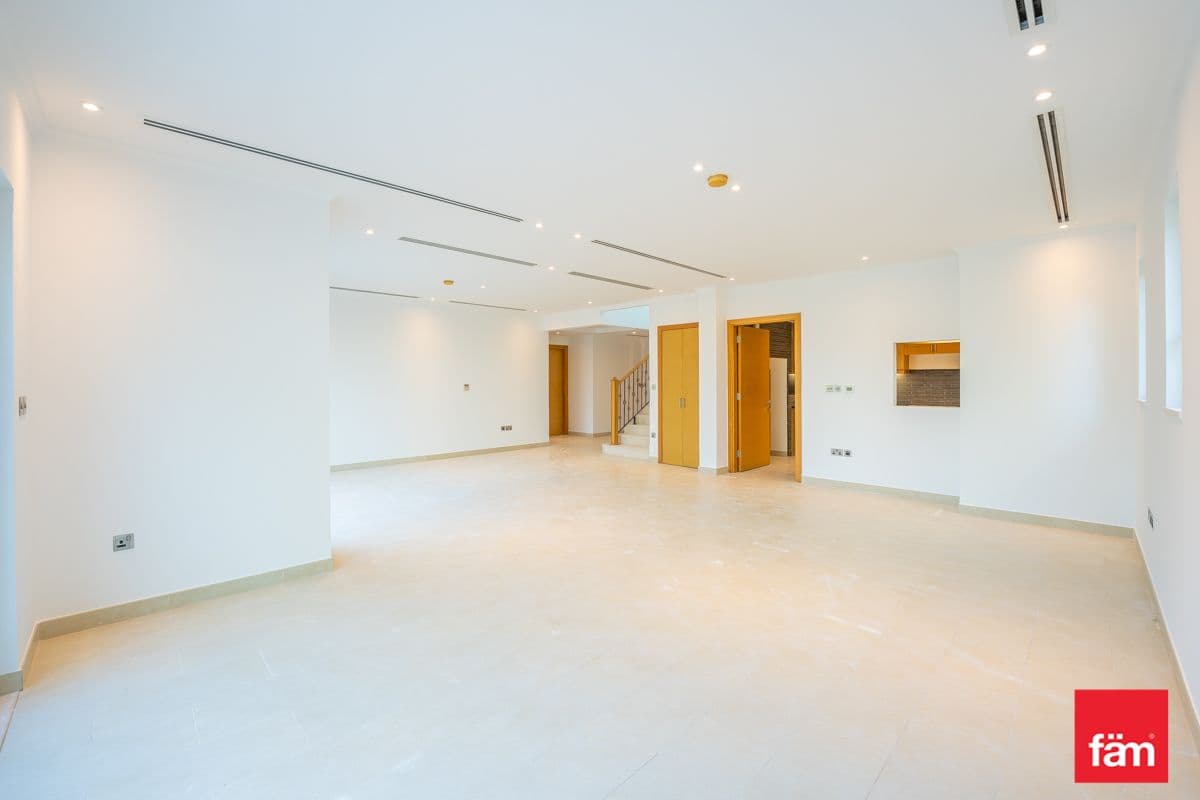 4 bedroom villa in District 8, photograph 2 of 20