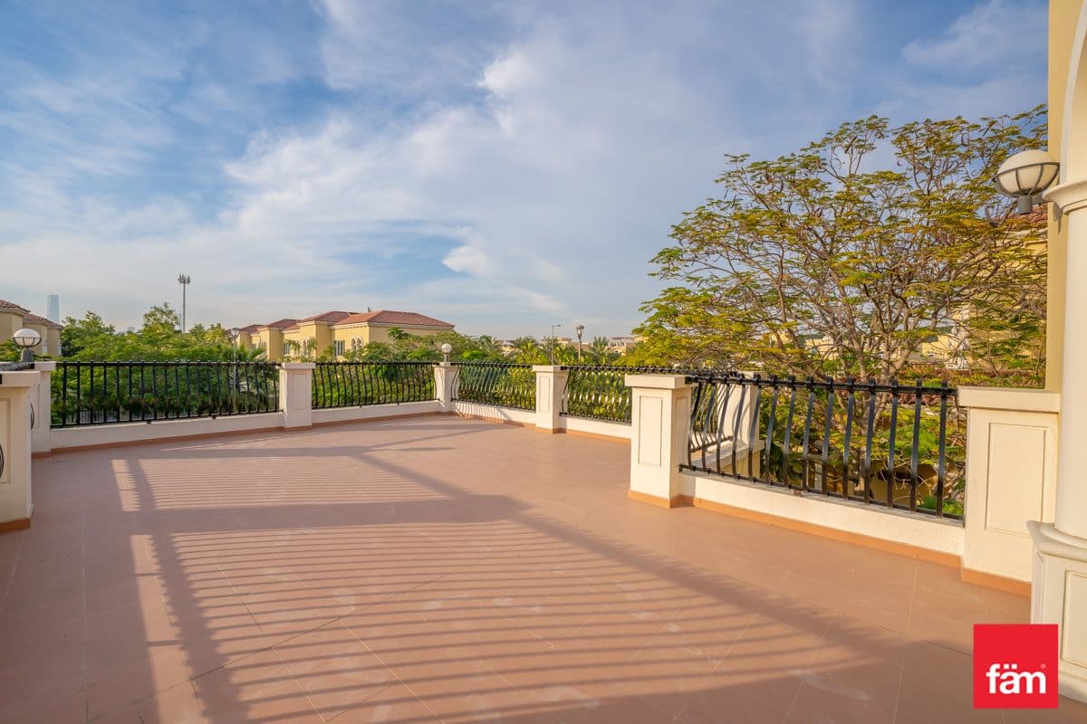 4 bedroom villa in District 8, photograph 4 of 20