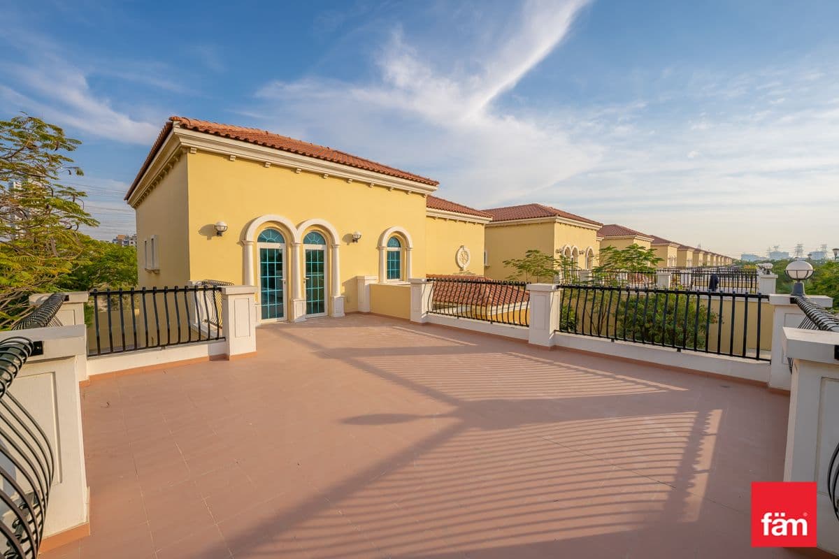 4 bedroom villa in District 8, photograph 1 of 20