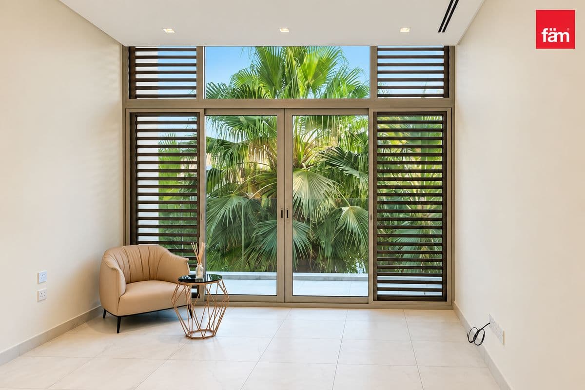 5 bedroom villa in District One Villas, photograph 2 of 12