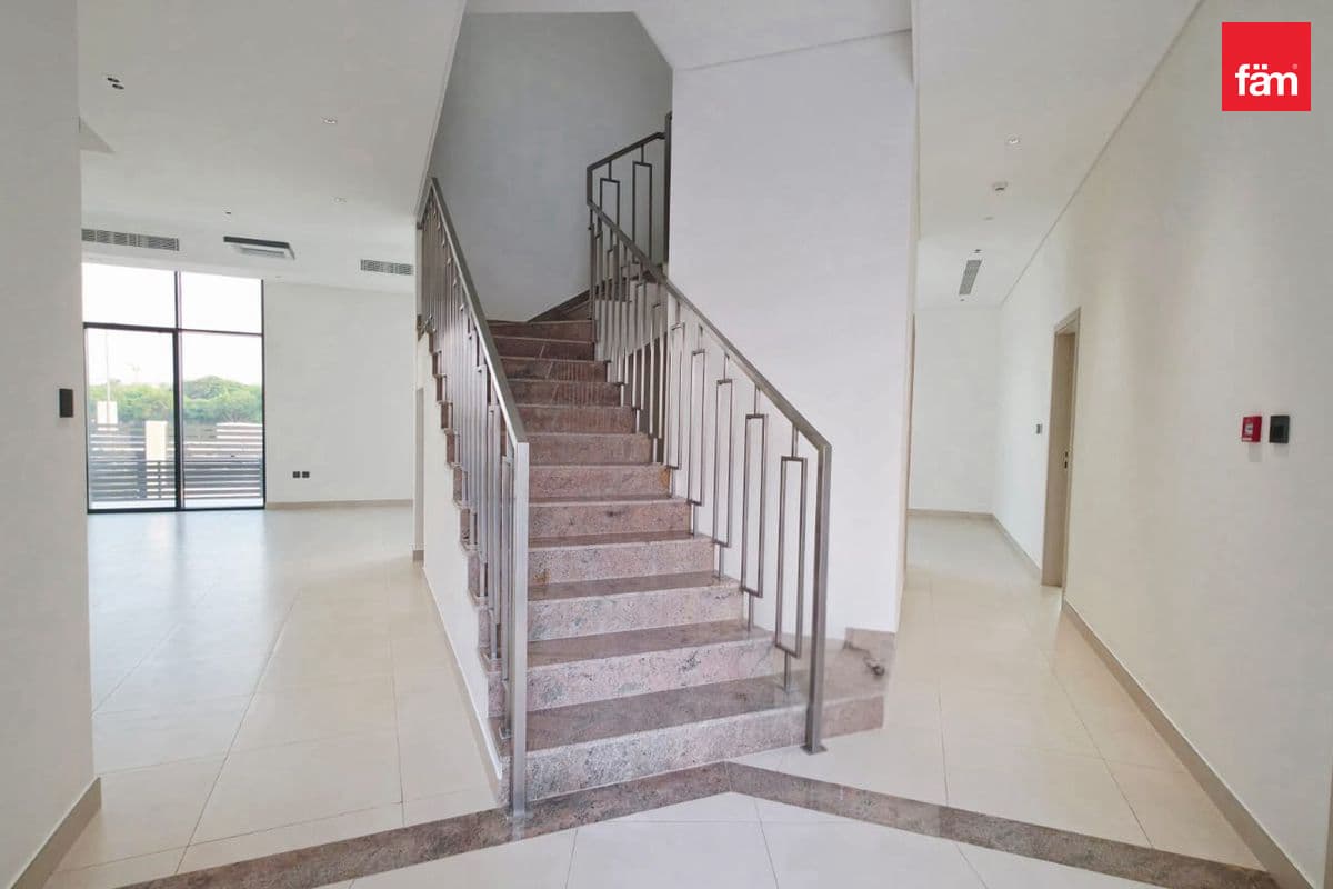 5 bedroom villa in Dubai Investment Park Phase 1, photograph 15 of 15