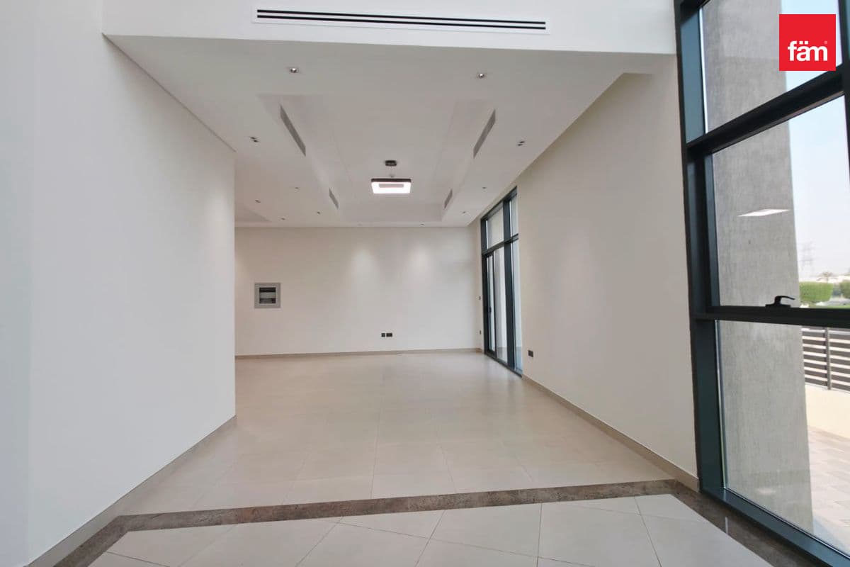 5 bedroom villa in Dubai Investment Park Phase 1, photograph 7 of 15