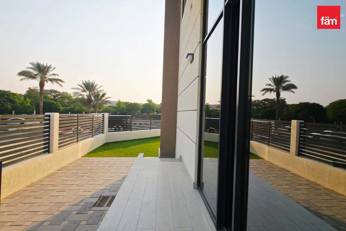 5 bedroom villa in Dubai Investment Park Phase 1, photograph 9 of 15