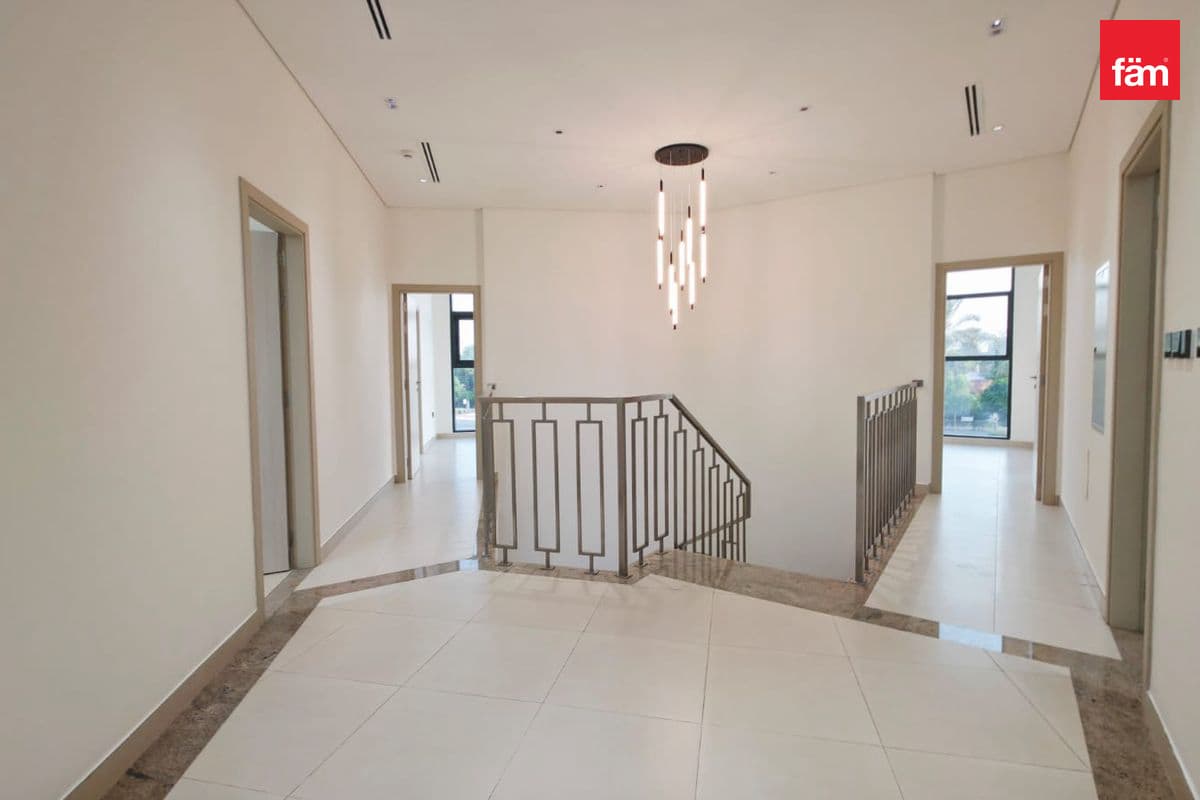 5 bedroom villa in Dubai Investment Park Phase 1, photograph 11 of 15