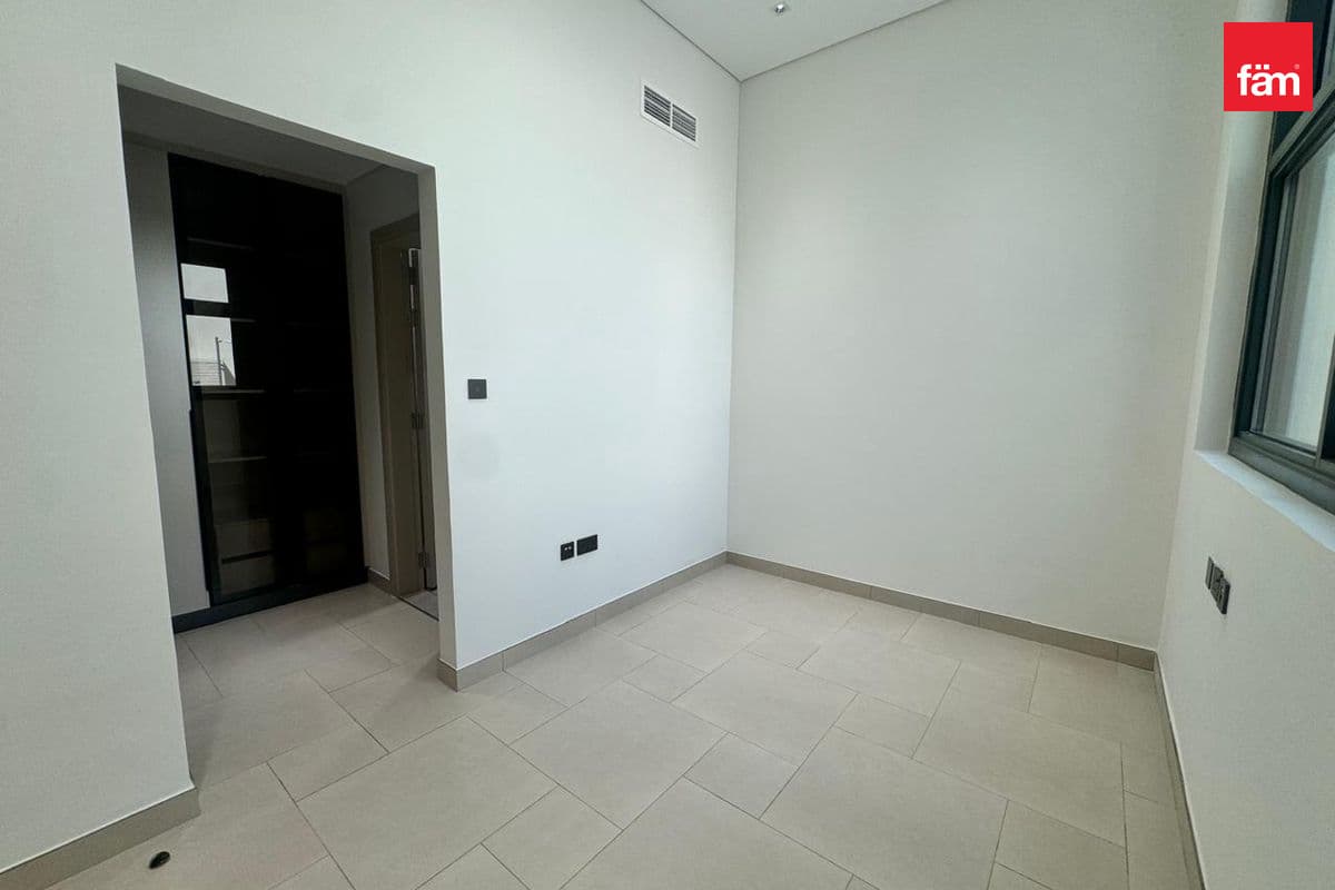 5 bedroom villa in Dubai Investment Park Phase 1, photograph 6 of 19