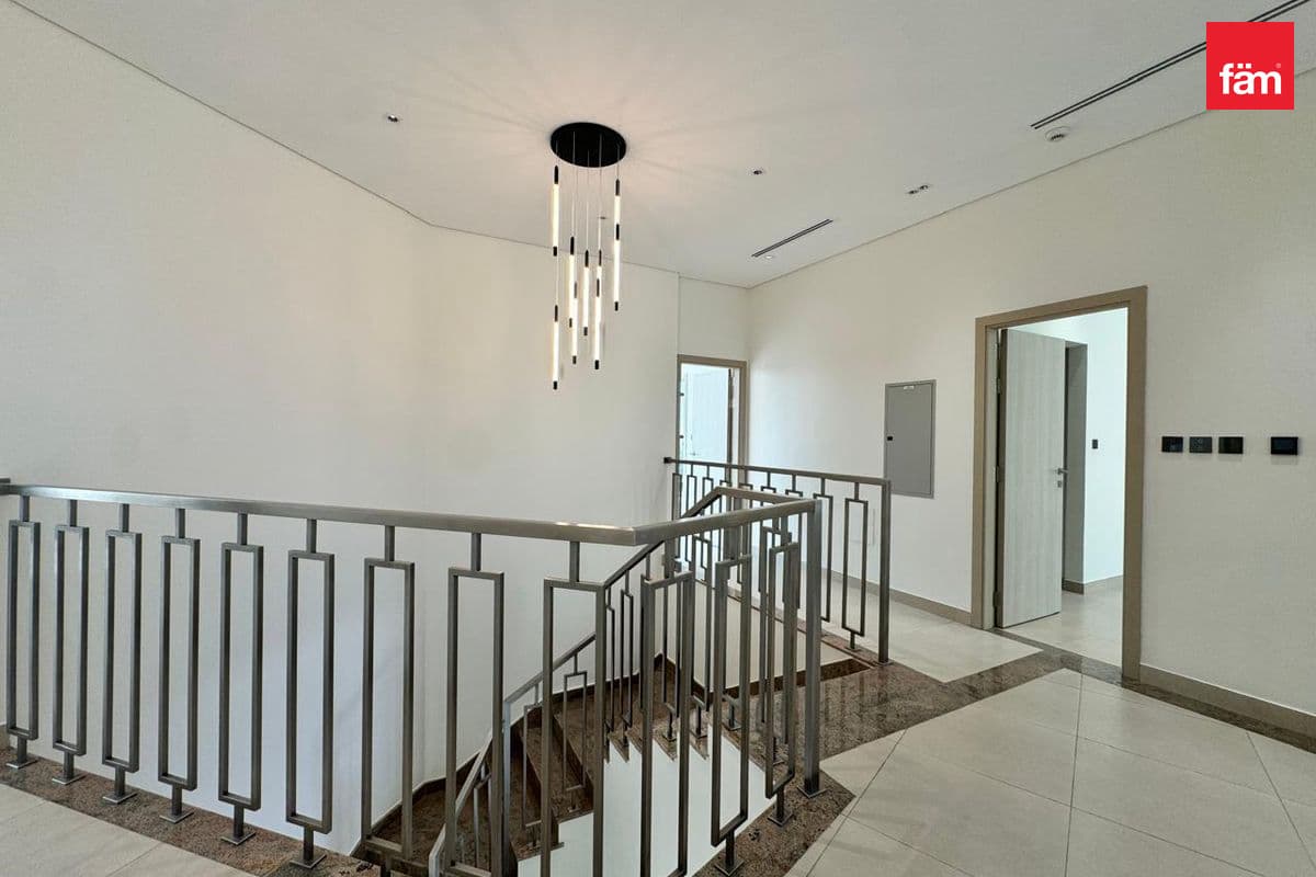 5 bedroom villa in Dubai Investment Park Phase 1, photograph 16 of 19