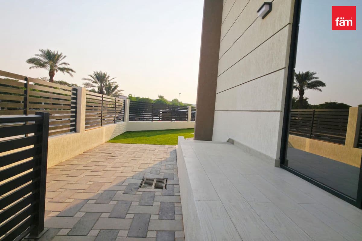 5 bedroom villa in Dubai Investment Park Phase 1, photograph 8 of 19