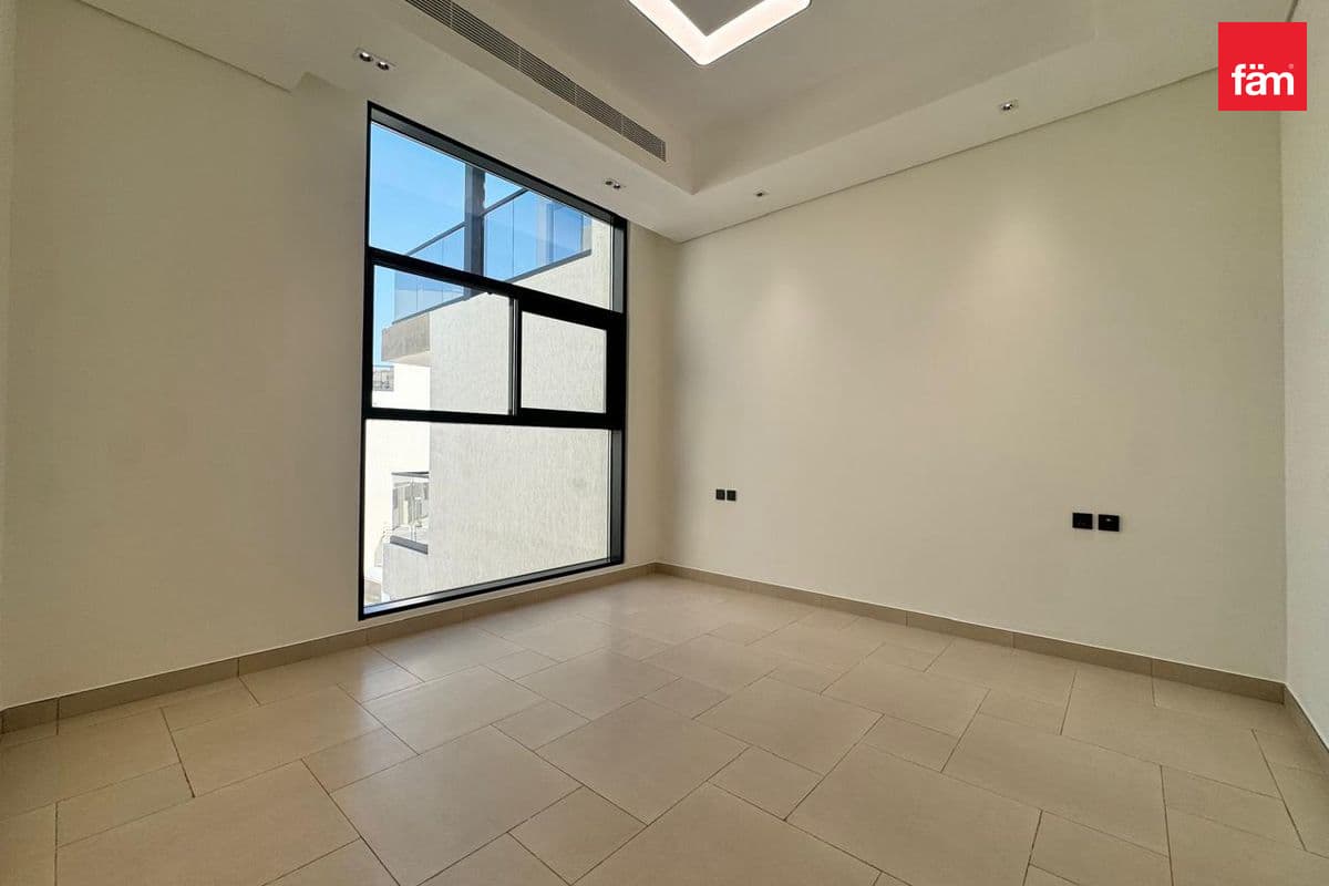 5 bedroom villa in Dubai Investment Park Phase 1, photograph 14 of 19