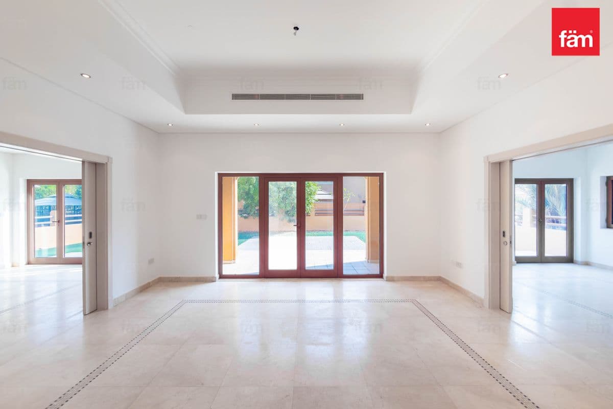 3 bedroom villa in Dubai Style, photograph 2 of 20