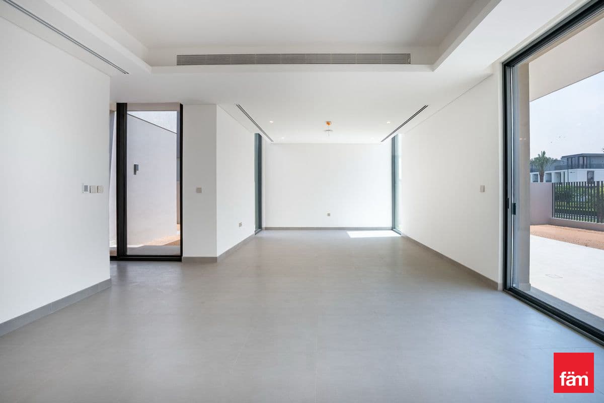 4 bedroom villa in Elie Saab Villas, photograph 3 of 20