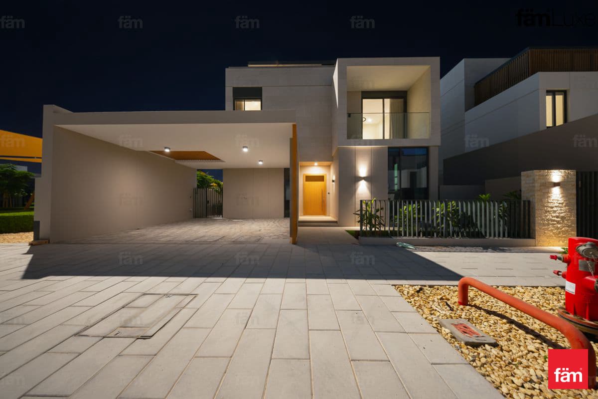 4 bedroom villa in Elie Saab Villas ll, photograph 3 of 20