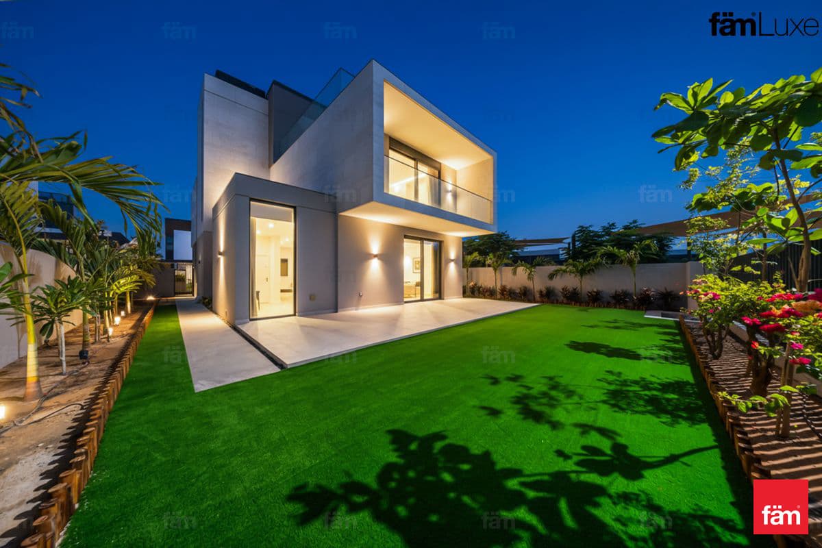 4 bedroom villa in Elie Saab Villas ll, photograph 2 of 20