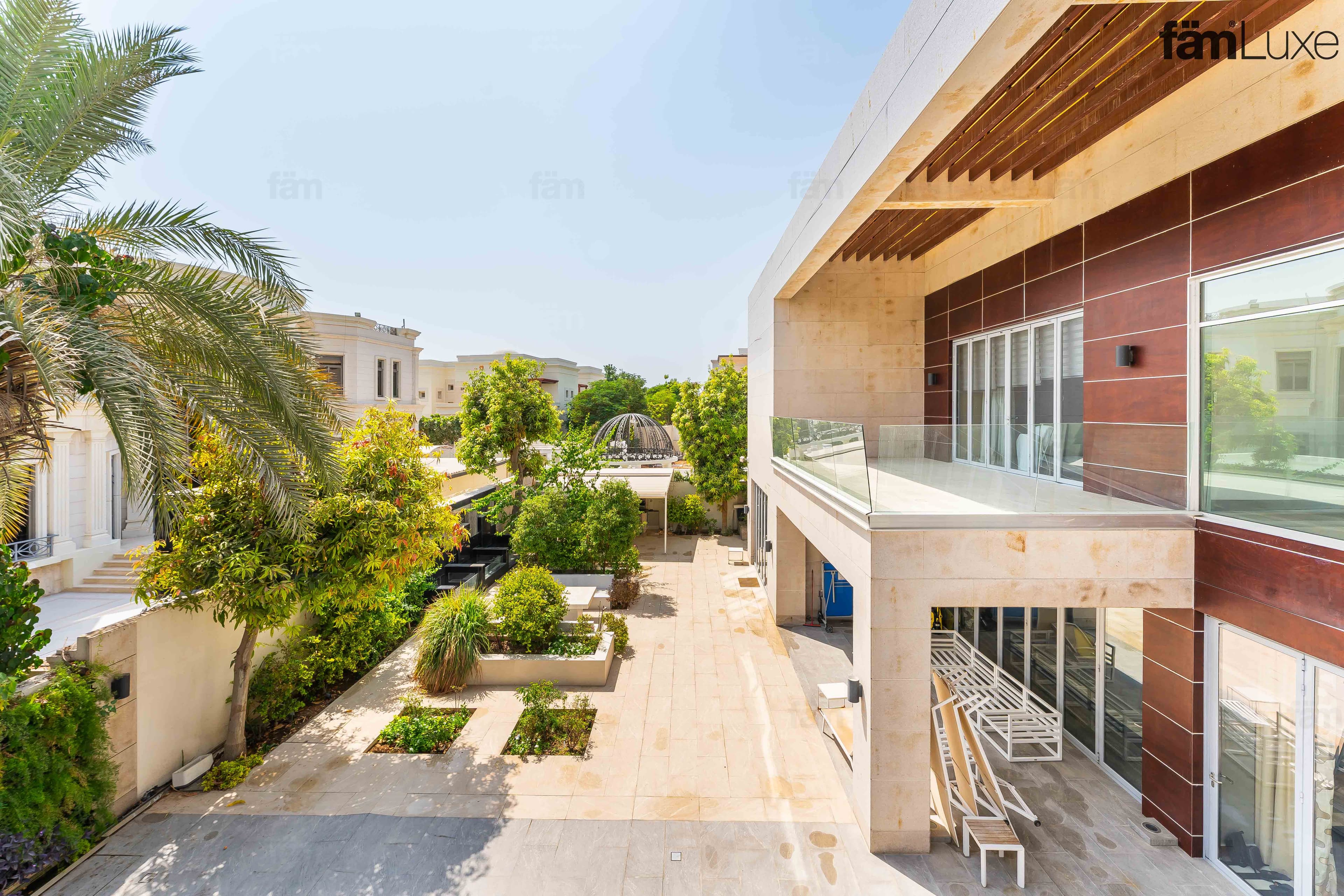 6 bedroom villa in Sector E, photograph 2 of 20
