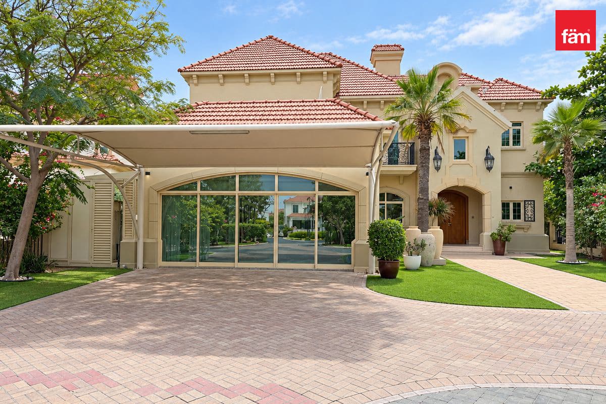 4 bedroom villa in Cluster 5, photograph 2 of 20