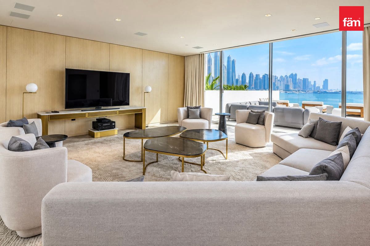 5 bedroom apartment in Five Palm Jumeirah, photograph 2 of 20