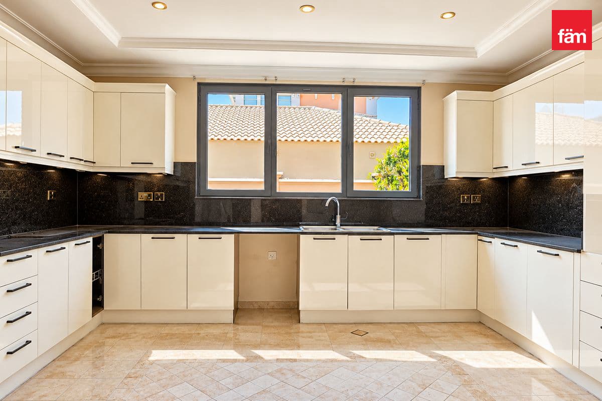 5 bedroom villa in Garden Homes Frond A, photograph 11 of 20