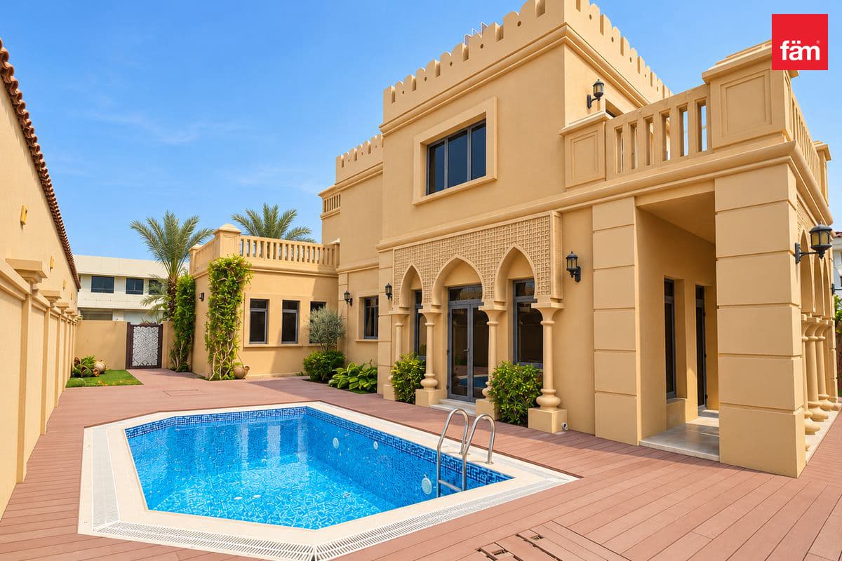 5 bedroom villa in Garden Homes Frond A, photograph 1 of 20