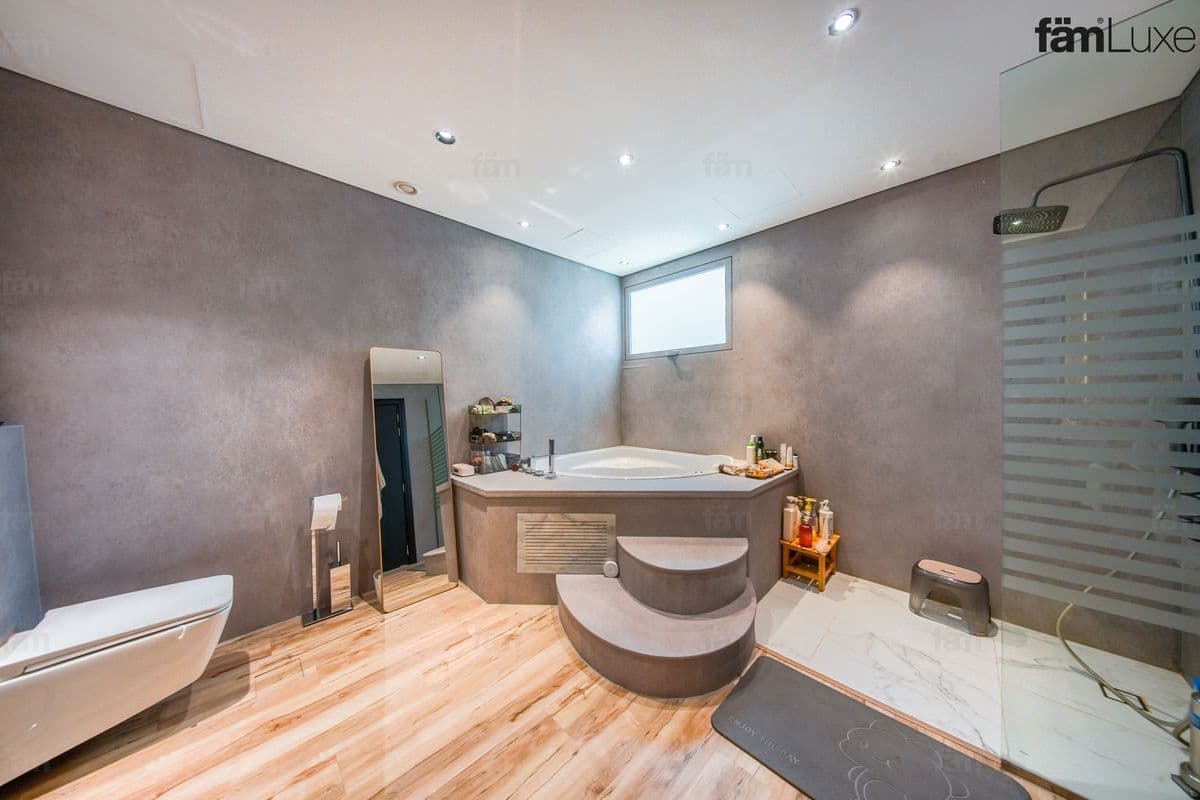 6 bedroom villa in Grand Views, photograph 17 of 20