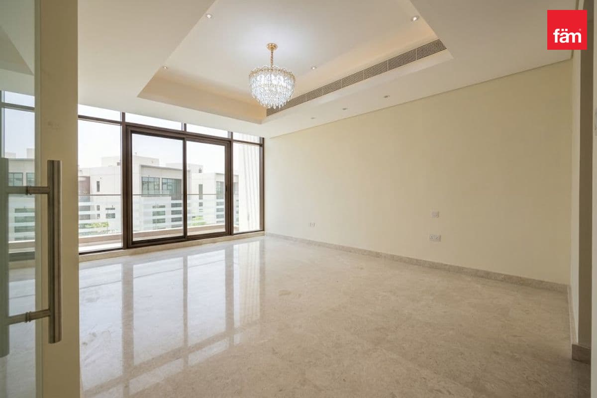 6 bedroom villa in Grand Views, photograph 14 of 20