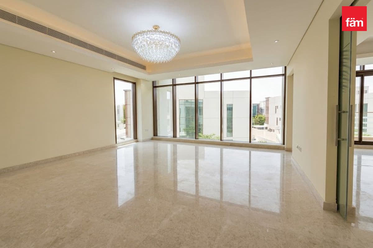 6 bedroom villa in Grand Views, photograph 11 of 20