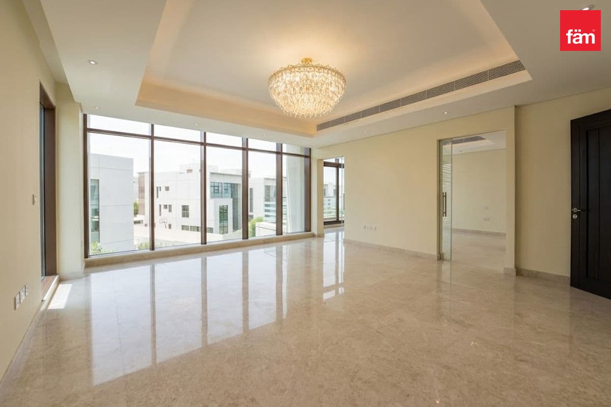 6 bedroom villa in Grand Views, photograph 12 of 20